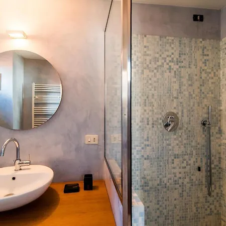 Apartment Antica Via Volta - The House Of Travelers Como