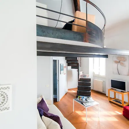 Antica Via Volta - The House Of Travelers Apartment