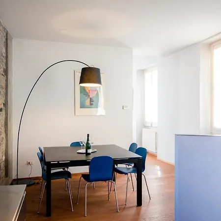 Apartment Antica Via Volta - The House Of Travelers Como
