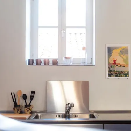 Apartment Antica Via Volta - The House Of Travelers