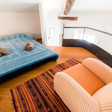 Appartement Antica Via Volta - The House Of Travelers *