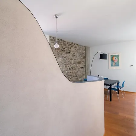 Appartement Antica Via Volta - The House Of Travelers *